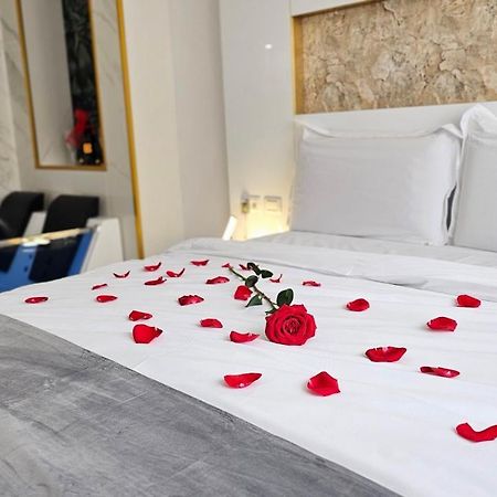Colt De Rai Resita Bed & Breakfast Ngoại thất bức ảnh