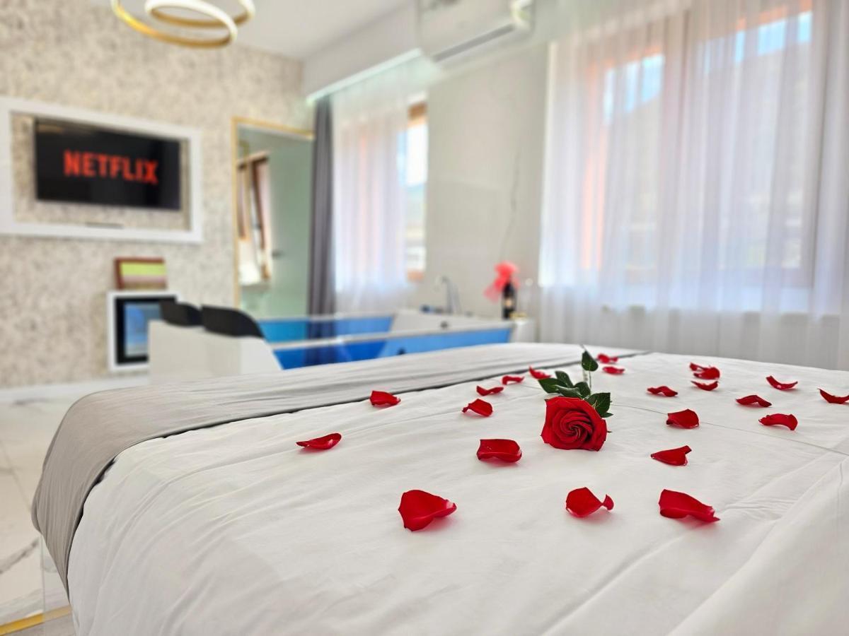 Colt De Rai Resita Bed & Breakfast Ngoại thất bức ảnh