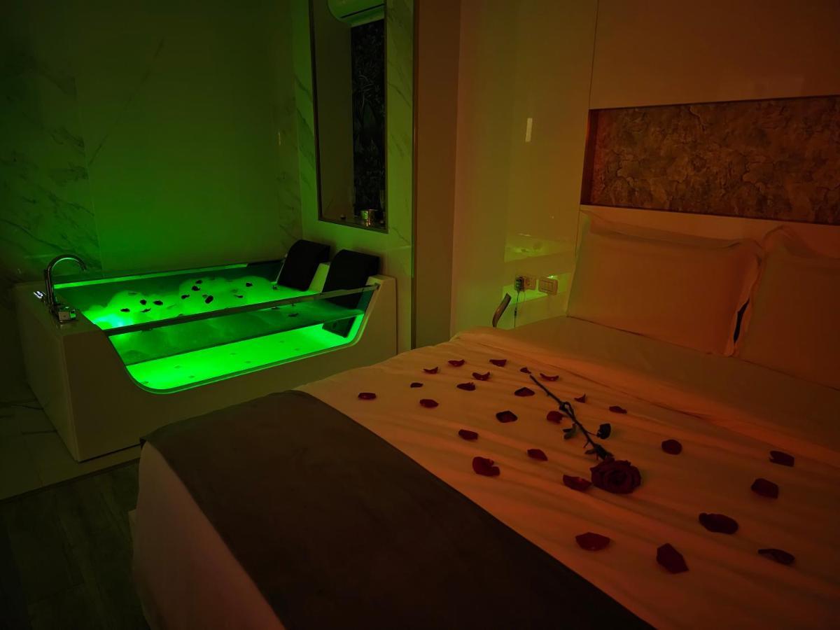 Colt De Rai Resita Bed & Breakfast Ngoại thất bức ảnh