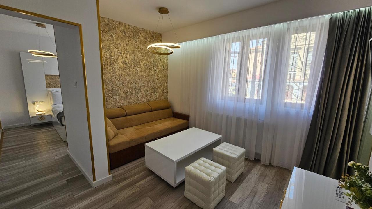 Colt De Rai Resita Bed & Breakfast Ngoại thất bức ảnh