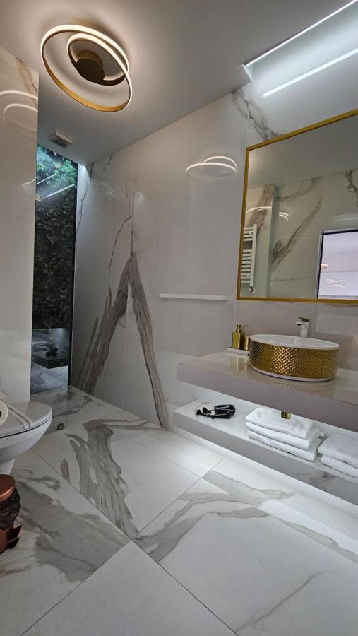 Colt De Rai Resita Bed & Breakfast Ngoại thất bức ảnh