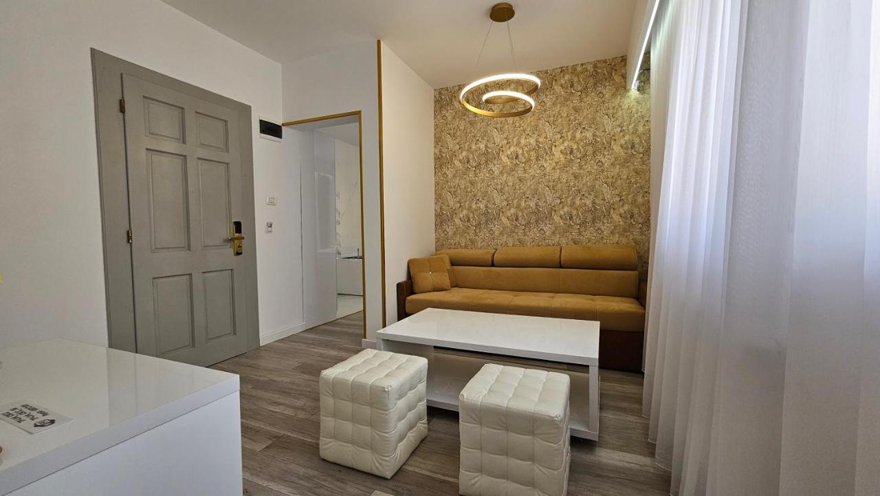 Colt De Rai Resita Bed & Breakfast Ngoại thất bức ảnh