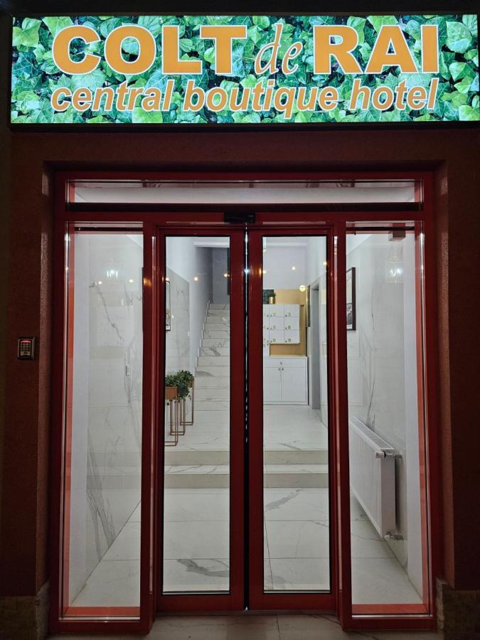 Colt De Rai Resita Bed & Breakfast Ngoại thất bức ảnh