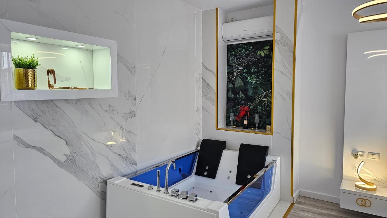 Colt De Rai Resita Bed & Breakfast Ngoại thất bức ảnh