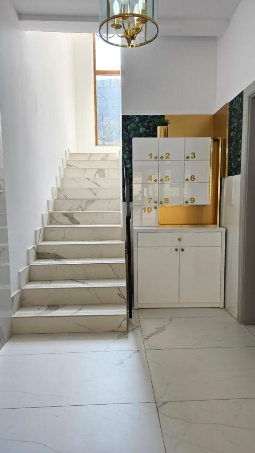 Colt De Rai Resita Bed & Breakfast Ngoại thất bức ảnh