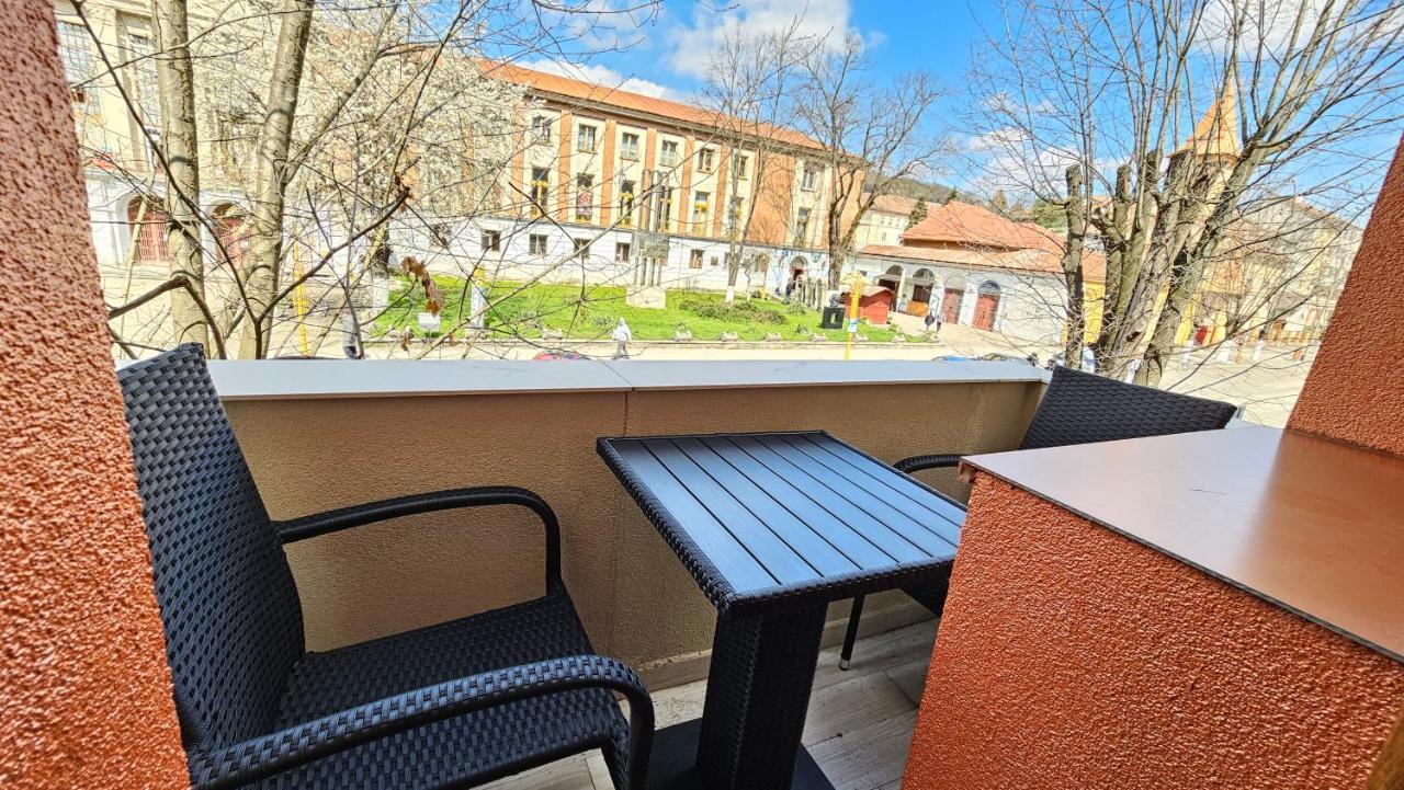 Colt De Rai Resita Bed & Breakfast Ngoại thất bức ảnh
