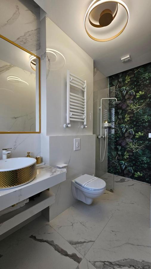 Colt De Rai Resita Bed & Breakfast Ngoại thất bức ảnh