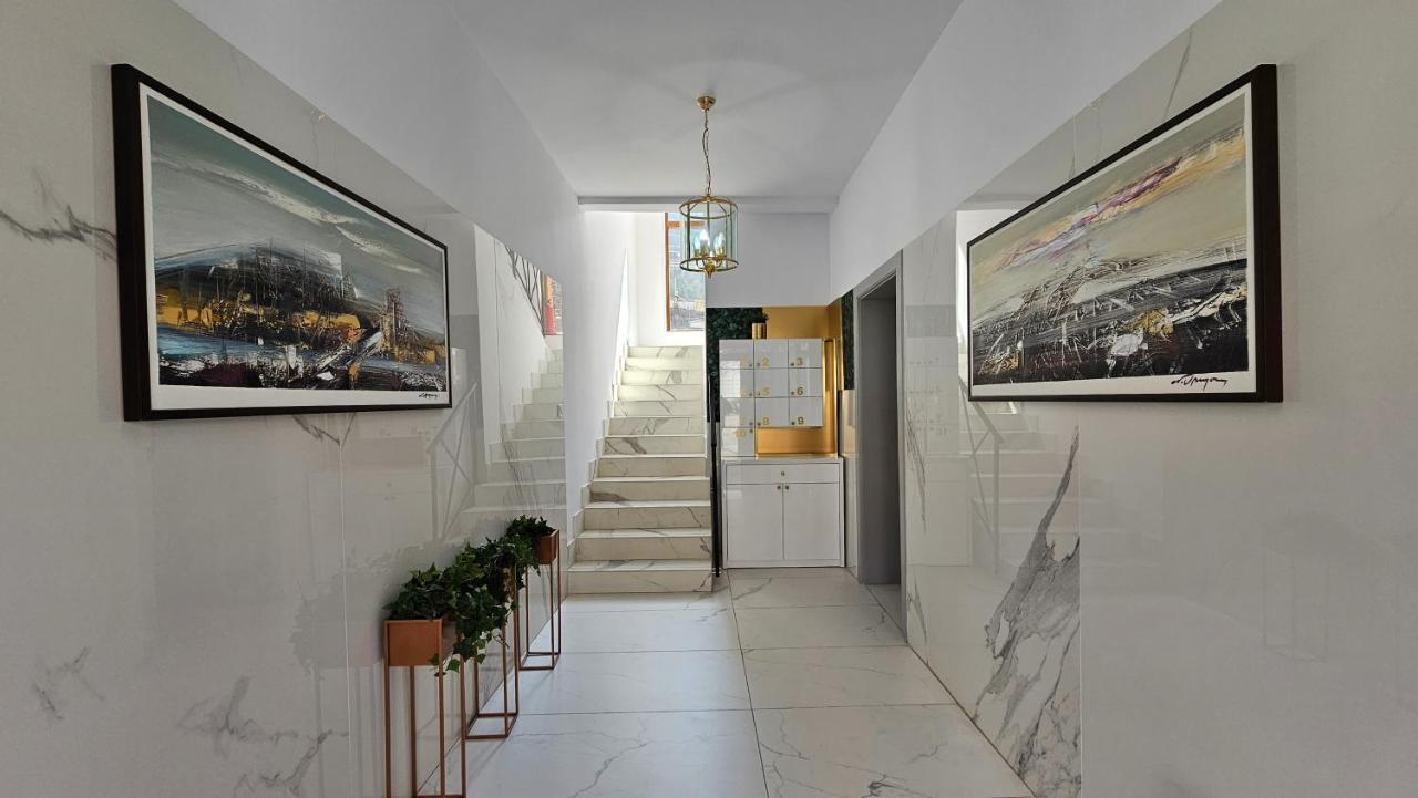 Colt De Rai Resita Bed & Breakfast Ngoại thất bức ảnh